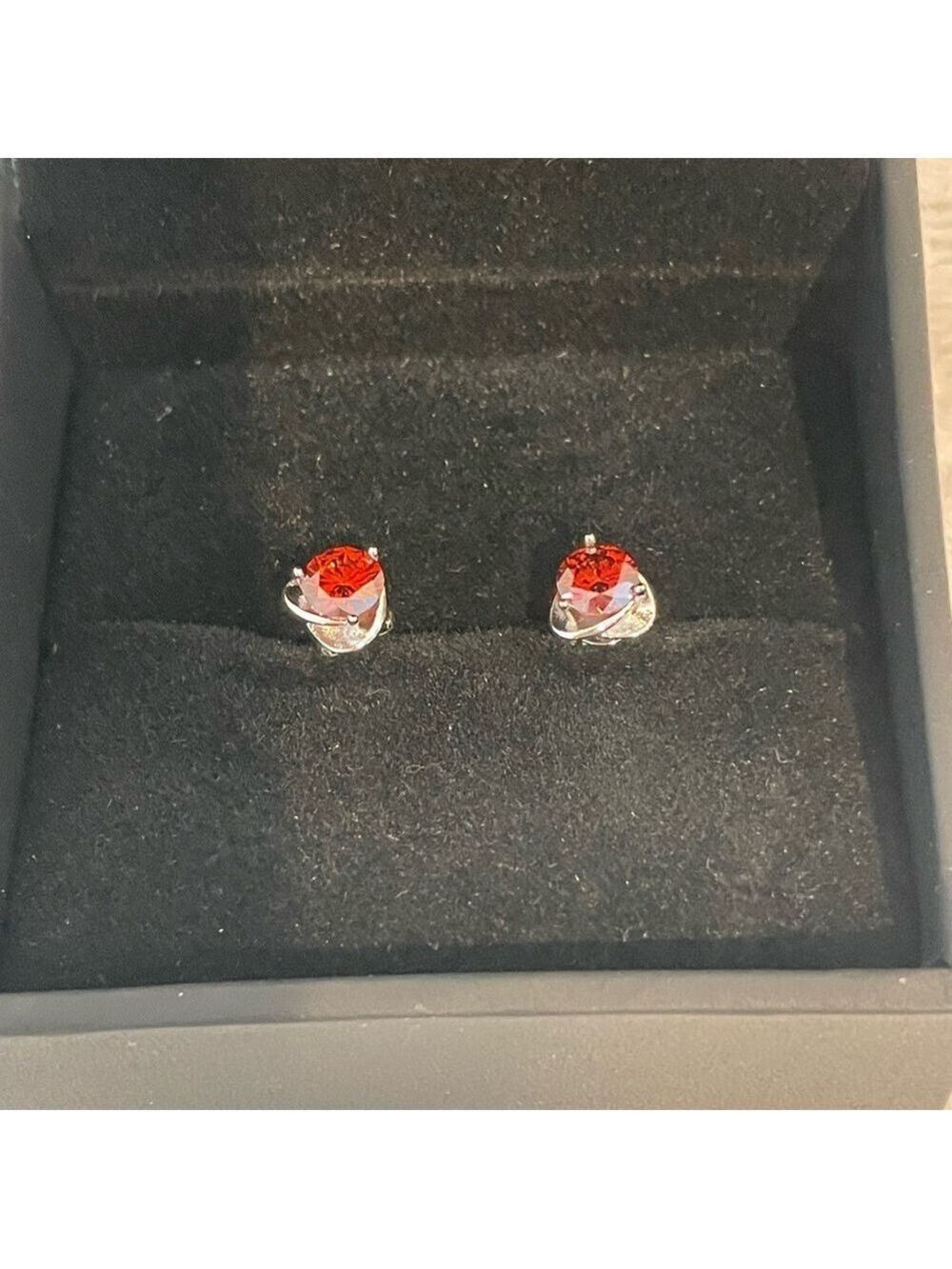 Watermelon red Moissanite earrings 1.0ct 5.0mm - Picture 2 of 4